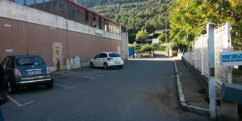 Aubagne Location Local commercial 12m2 non divisibles (120-30)