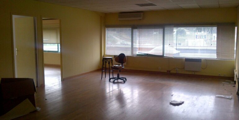 Aubagne Location Bureaux 128m2 non divisibles (120-48A)