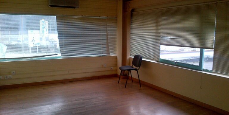 Aubagne Location Bureaux 128m2 non divisibles (120-48A)
