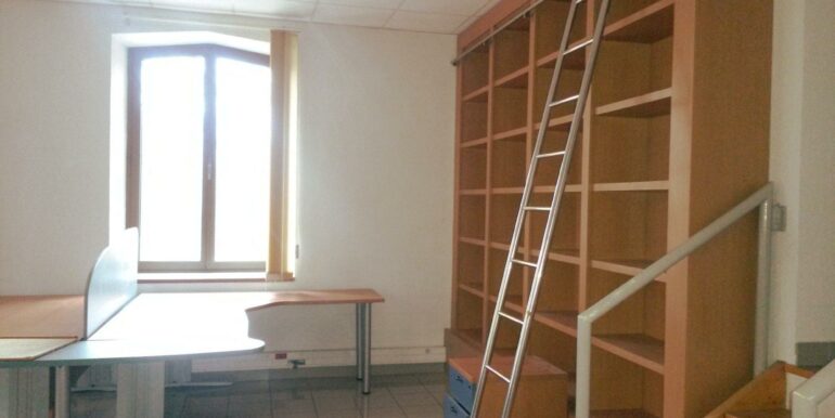 Aubagne Location Bureaux 180m2 non divisibles (120-37A)