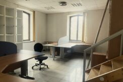 Aubagne Location Bureaux 180m2 non divisibles (120-37A)
