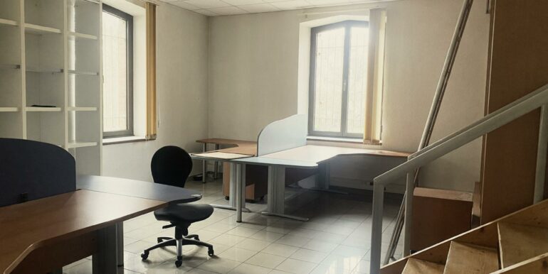 Aubagne Location Bureaux 180m2 non divisibles (120-37A)