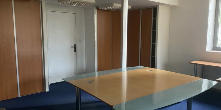 Aubagne Location Bureaux 180m2 non divisibles (120-37A)