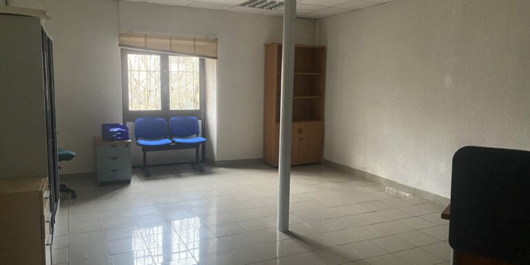 Aubagne Location Bureaux 214m2 non divisibles (120-37B)