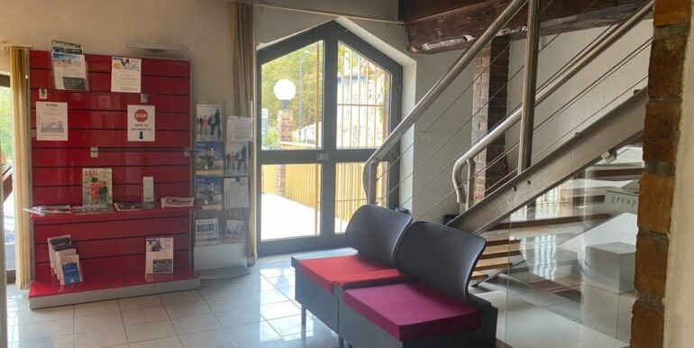 Aubagne Location Bureaux 214m2 non divisibles (120-37B)