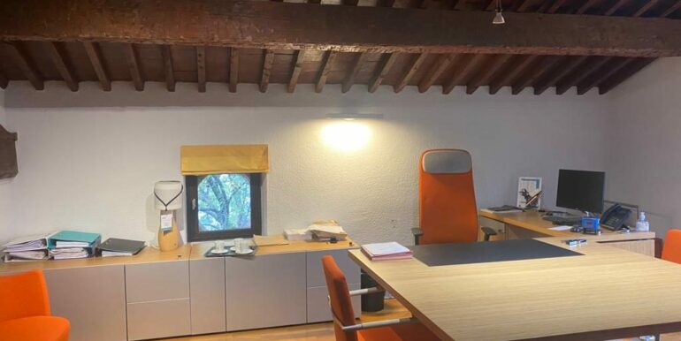 Aubagne Location Bureaux 214m2 non divisibles (120-37B)