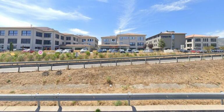 Aubagne Location Local Commercial 210m² divisibles à partir de 105m2 (120-54)