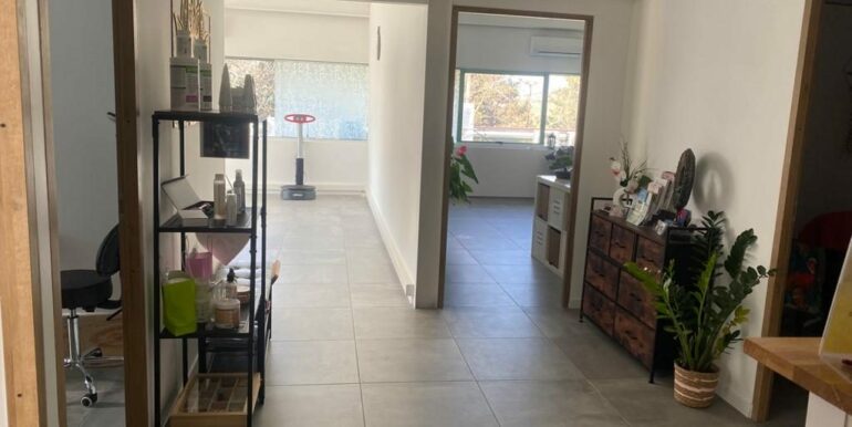 Aubagne ZI Les Paluds Location Bureaux 130m2 non divisibles (120-56)