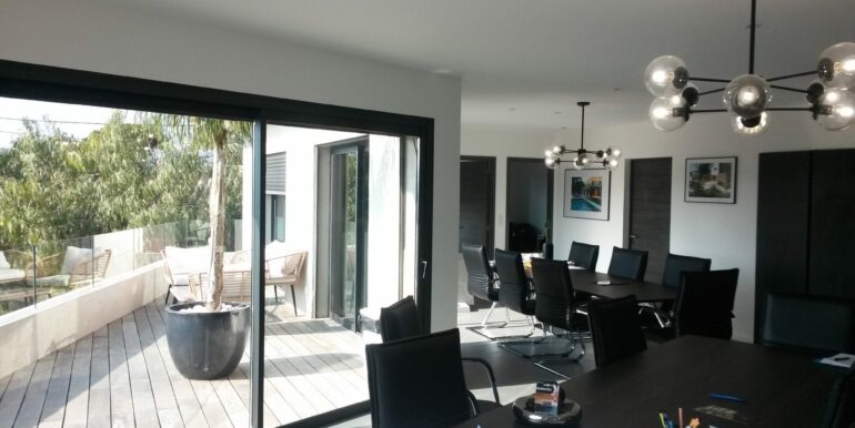 Sanary sur Mer Location Bureaux 300m² non divisibles (120-73)
