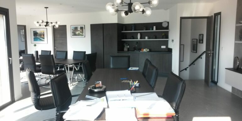 Sanary sur Mer Location Bureaux 300m² non divisibles (120-73)
