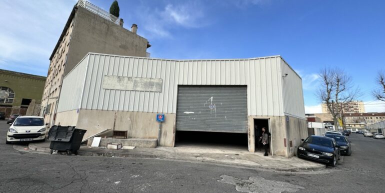 Marseille 15 Location Entrepôt 261m2 (120-64)