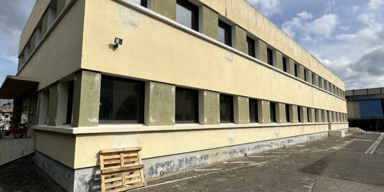 Aubagne ZI. des paluds Location Bureaux 195,77m2 non divisibles (120-67)