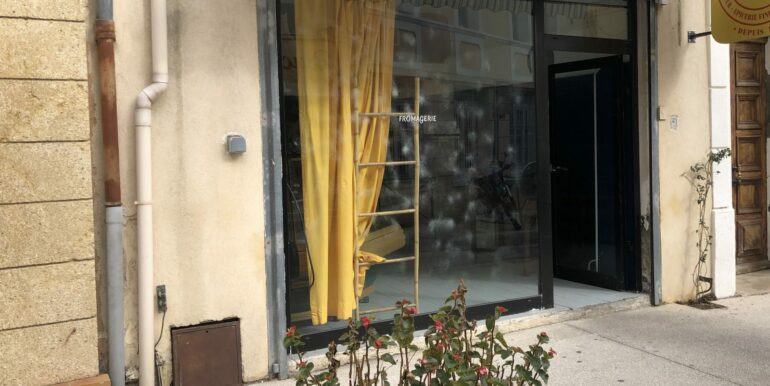 Le Beausset Vente Local commercial 75m2 non divisibles (120-70)