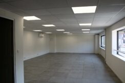 Aubagne Z.I. Les Paluds location bureaux 81 m2 (120-94)