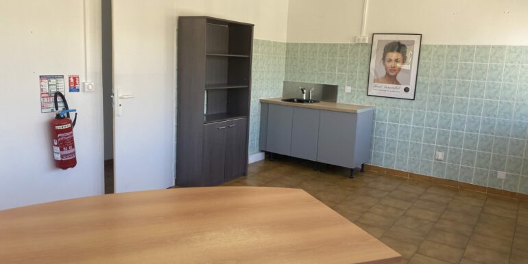 Aubagne ZI Les Paluds Location Bureaux 200m² divisibles à partir de 20m2(120-89) 3
