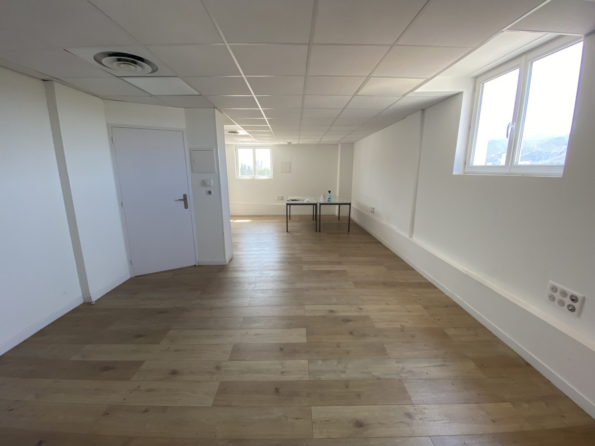 Marseille 13010 Location Bureaux 135m2 non divisibles (121-10)