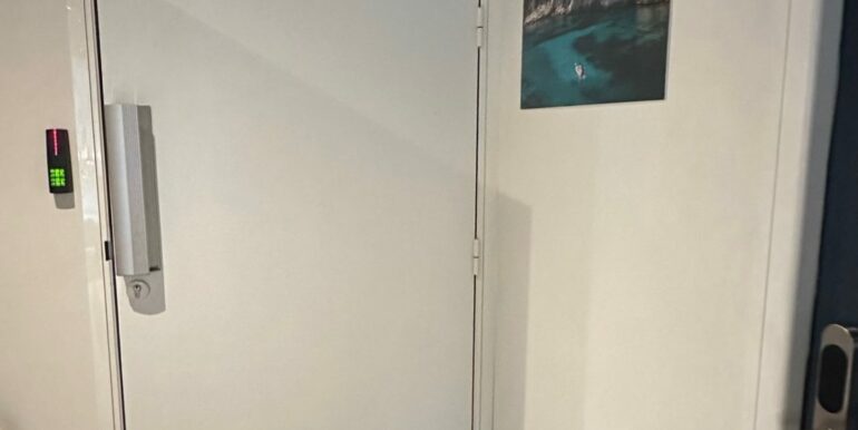 Marseille 13012 Location Bureaux 14.6m2 non divisibles (120-99)