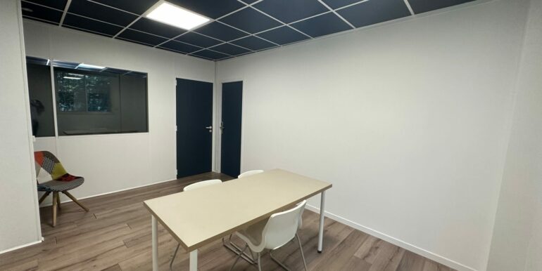 Marseille 13012 Location Bureaux 14.6m2 non divisibles (120-99)