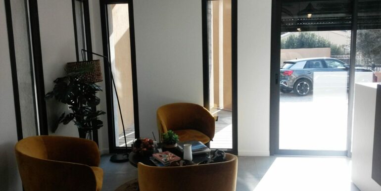 Sanary sur Mer Location Bureaux à partir de 11m² (121-00)
