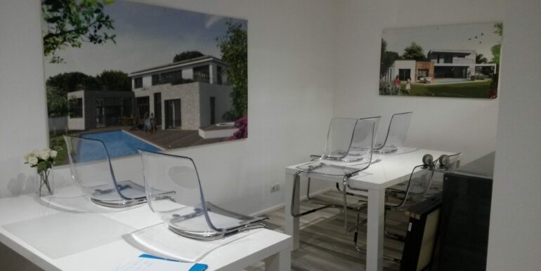 Sanary sur Mer Location Bureaux à partir de 11m² (121-00)