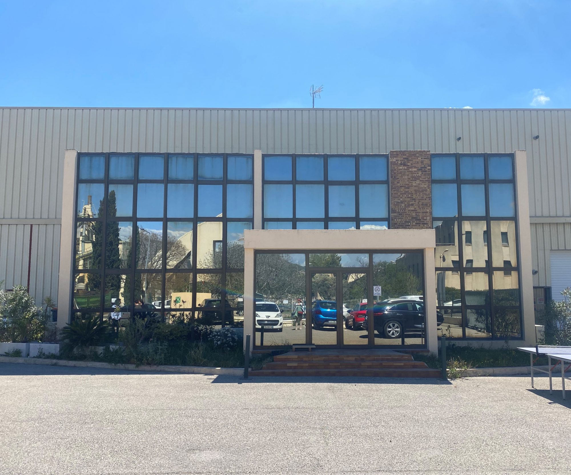 Aubagne ZI Les Paluds Location Bureaux 150m2 non divisibles (120-89c)