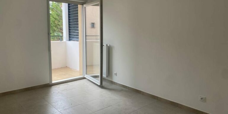 Trets Location Appartement T2 42,24m² + Terrasse 12,55m² + 2 places de parking (121-60)