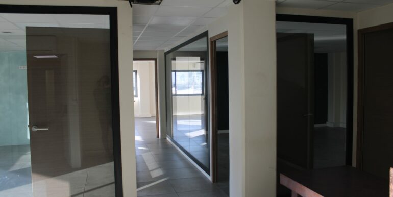 Aubagne Z.I. Les Paluds location bureaux 160 m2 (121-55)