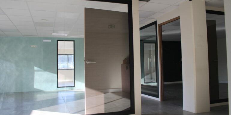 Aubagne Z.I. Les Paluds location bureaux 160 m2 (121-55)