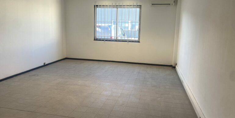 Aubagne Z.I. Les Paluds location bureaux 55 m2 (121-56)